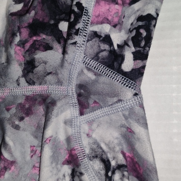 lululemon athletica 2 Piece Set. Womens size4.Moody Mirage,White,DeepNavy color - Picture 8 of 12